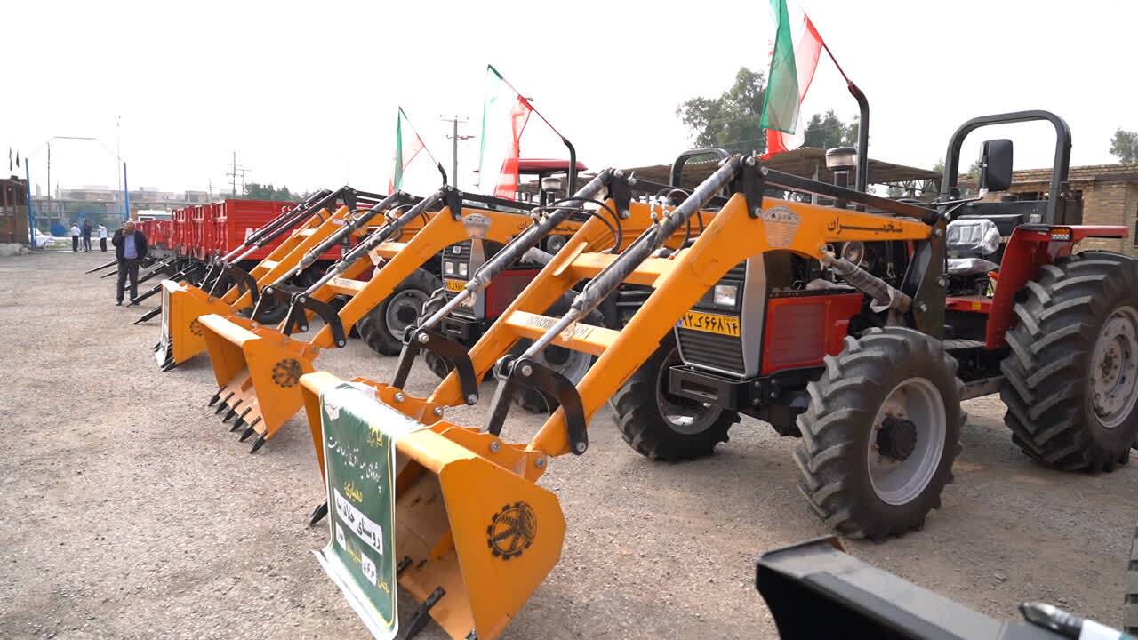 معاون عمرانی استاندار خوزستان خبر داد: توزیع ۱۰۸ دستگاه انواع ماشین‌آلات عمرانی و خدماتی بین دهیاری‌های استان