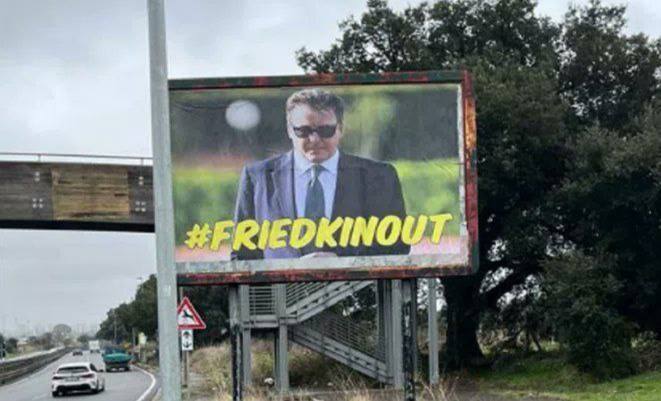 اعتراض هواداران رم: مورینیو را برگردانید! +عکس اعتراض هواداران رم: مورینیو را برگردانید! +عکس