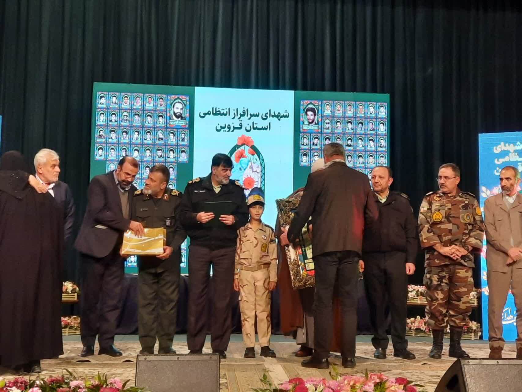 یادواره ۱۴۰ شهید نیروی انتظامی استان قزوین برگزار شد یادواره ۱۴۰ شهید نیروی انتظامی استان قزوین برگزار شد