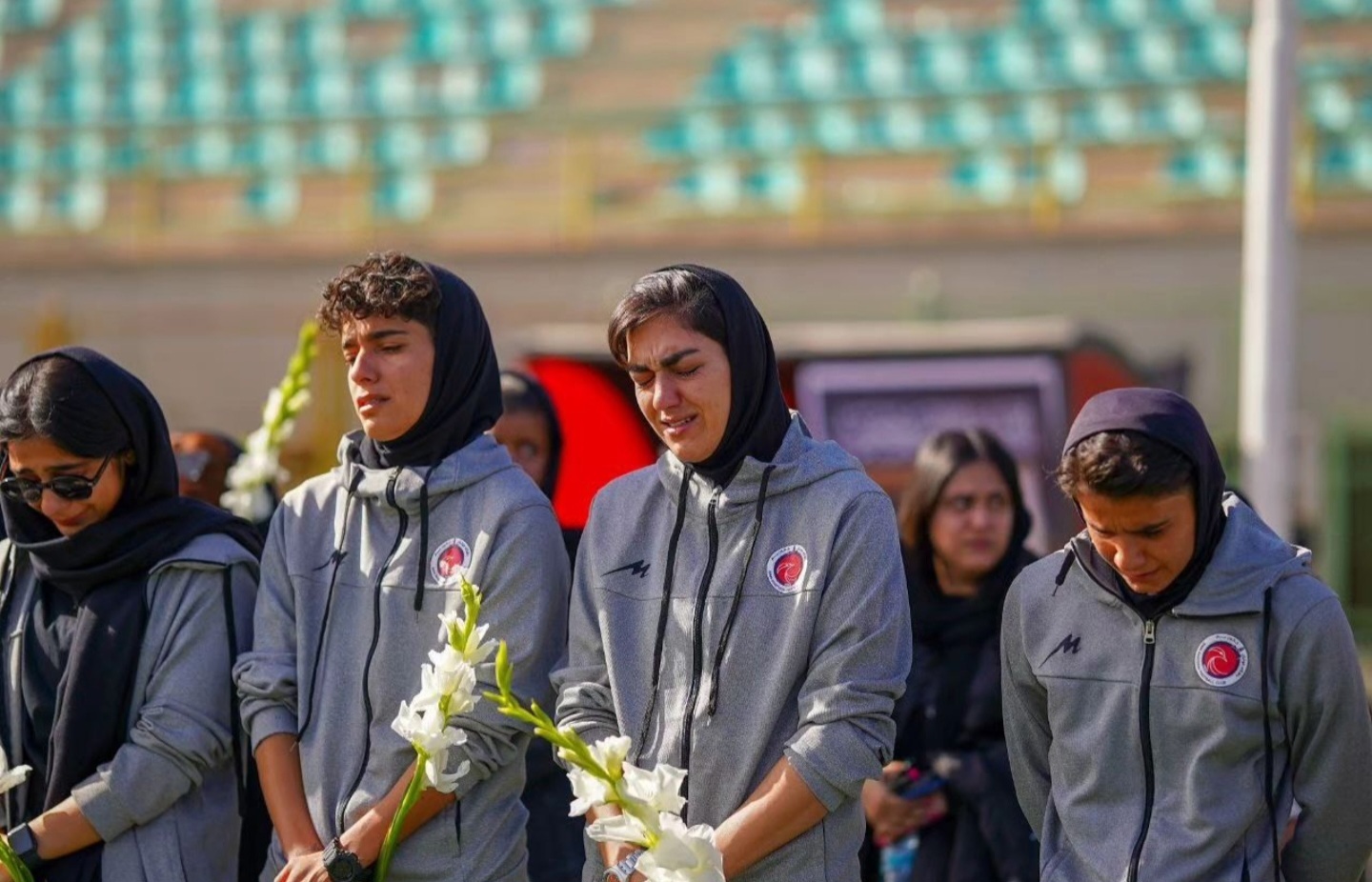 بمی‌ها، ملیکا محمدی را جهت دفن در آمریکا بدرقه کردند