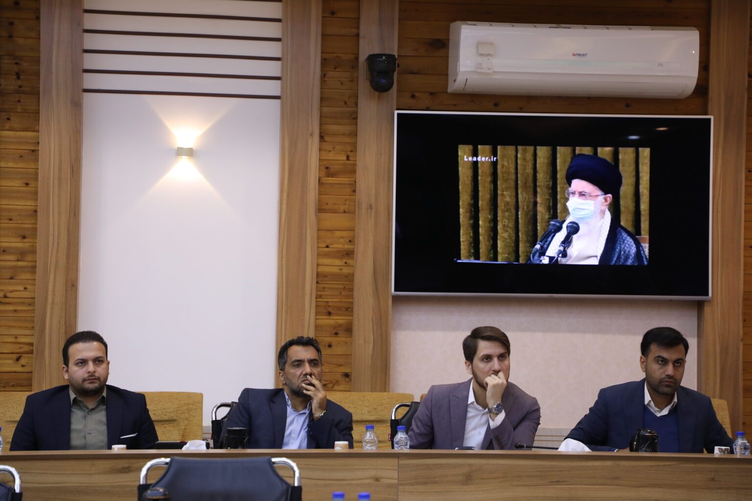 استاندار خوزستان خبر داد: تخصیص ۱۵ هزار میلیارد تومان از اعتبارات سفر دوم دولت به دستگاه ها / بورس کالا در خوزستان راه اندازی می شود / ۱۴۰۴ سال خاموشی تمام فلرهای نفتی در استان است