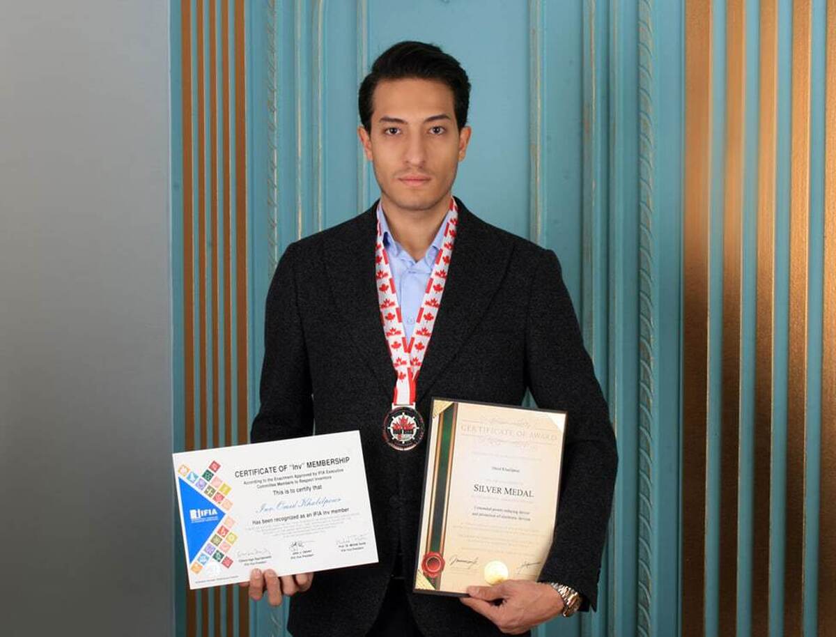 مدال نقره مسابقات بین المللی اختراعات کانادا 2023 در دستان جوان ایرانی