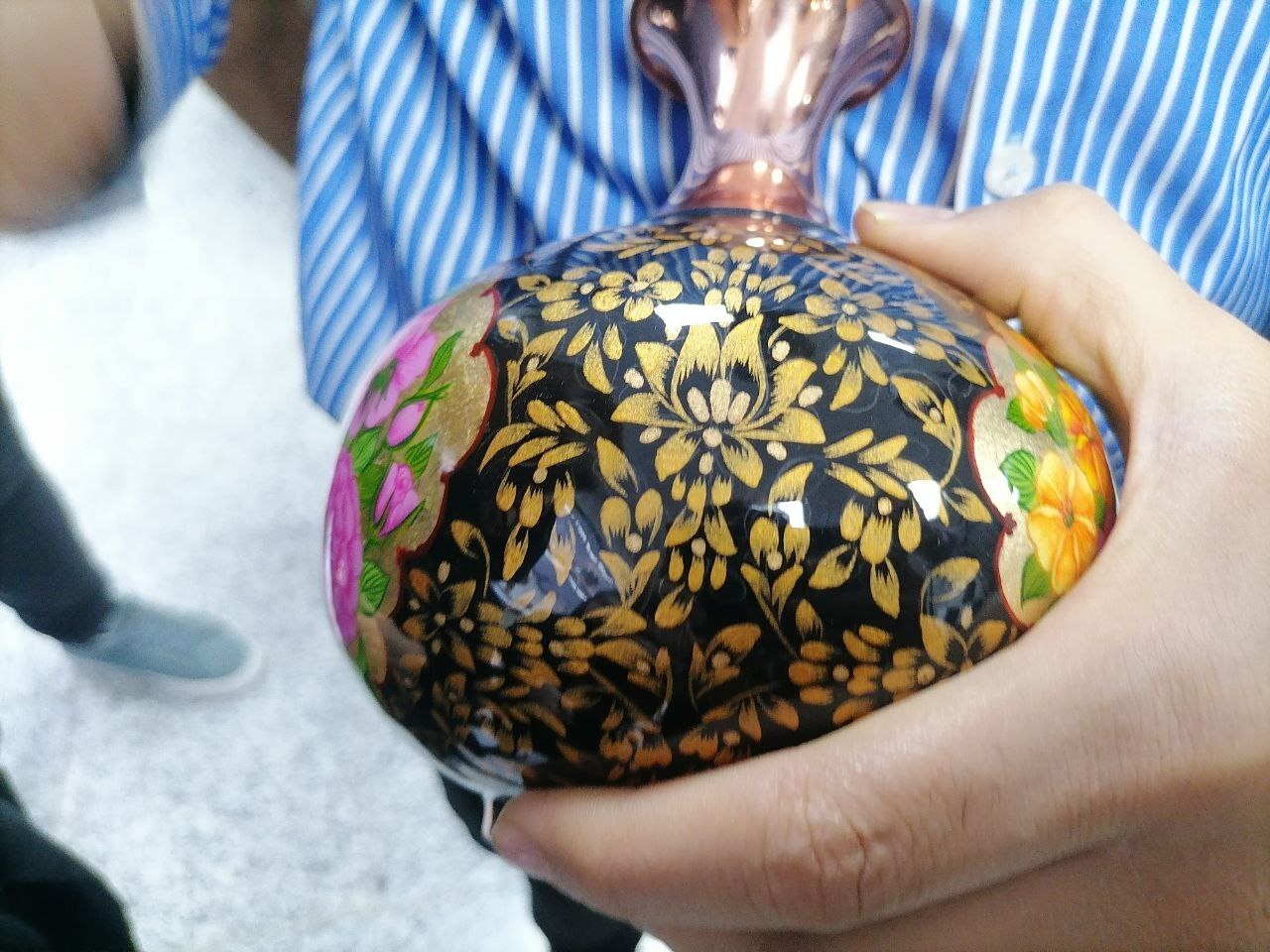 تولید صنایع دستی توسط زنان زندانی و سرپرست خانوار تولید صنایع دستی توسط زنان زندانی و سرپرست خانوار