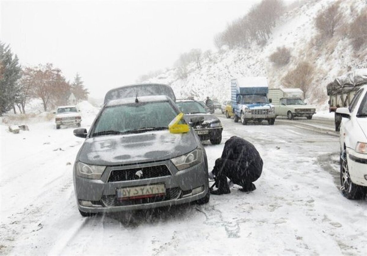 تردد وسایل نقلیه فاقد زنجیره چرخ در محور های برف گیر ممنوع است