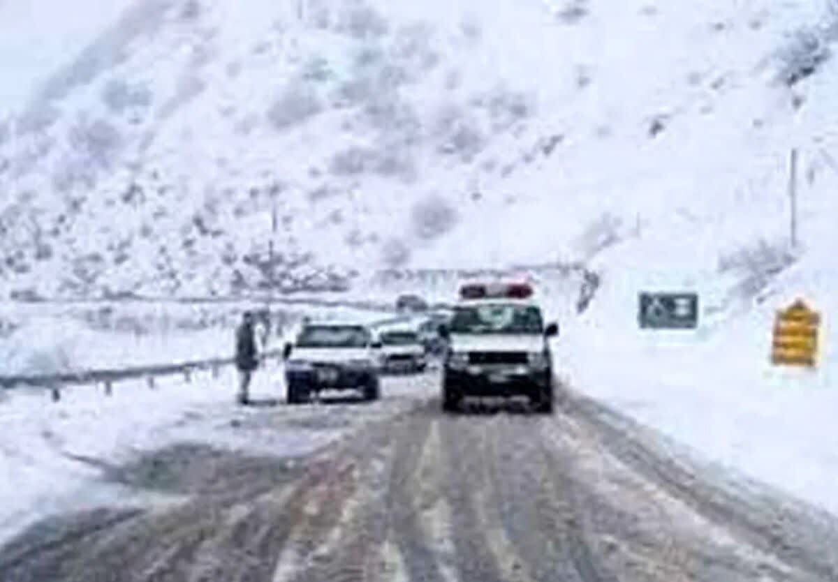 بارش برف  ۳۵۰ روستای الیگودرز  را محاصره کرد