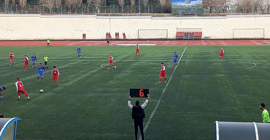 دربی سرخابی ها برنده نداشت / قهرمانی  پرسپولیس به تعویق افتاد + عکس