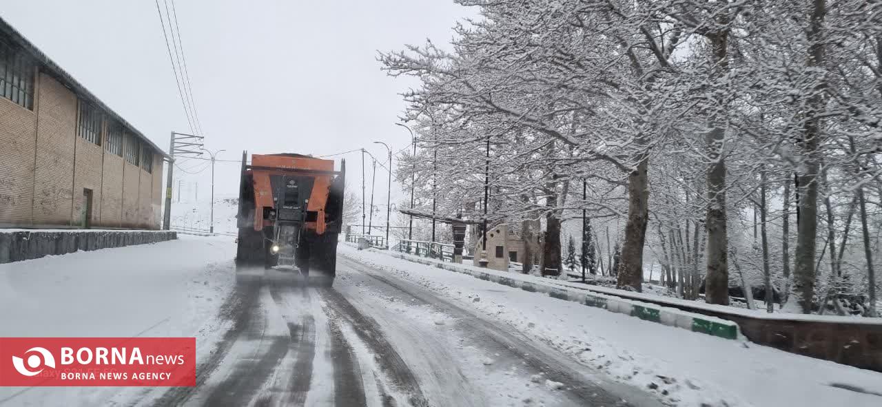 تلاش شبانه روزی ستاد برف روبی و نمک پاشی شهرداری بومهن به منظور بازگشایی معابر شهری تلاش شبانه روزی ستاد برف روبی و نمک پاشی شهرداری بومهن به منظور بازگشایی معابر شهری