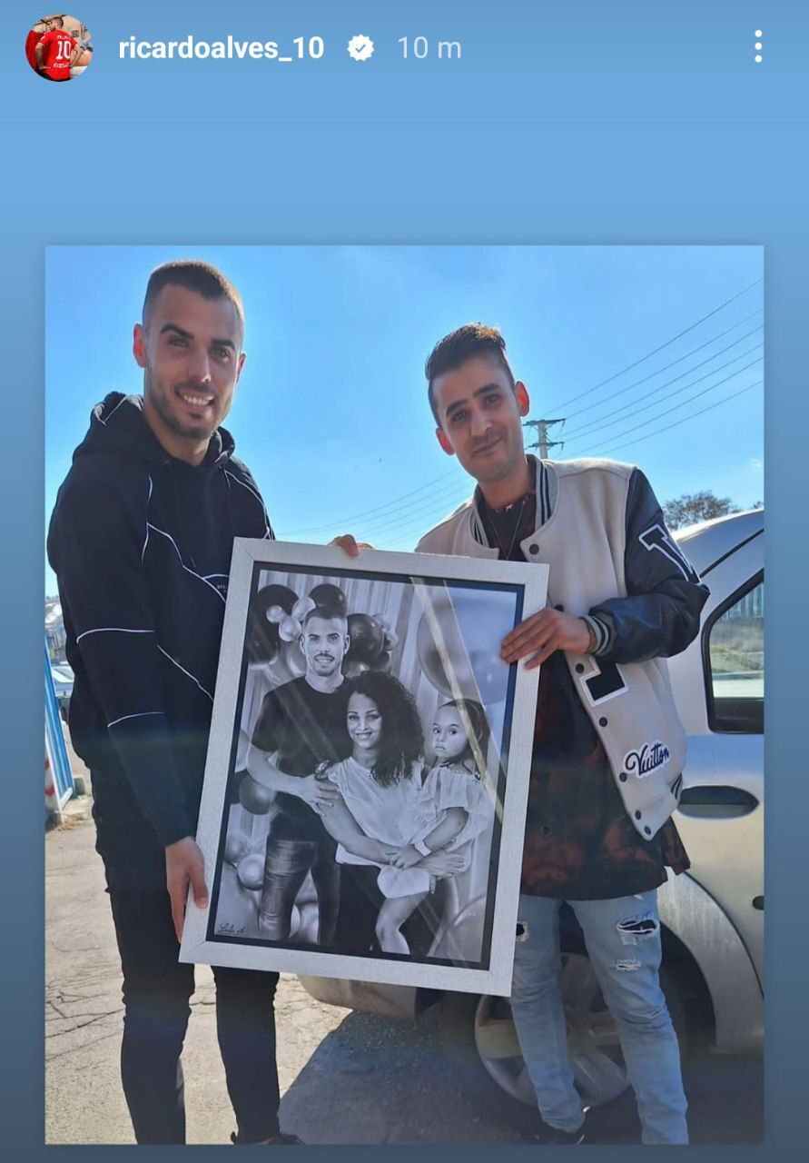 هدیه جالب هوادار تراکتور به ریکاردو آلوز + عکس هدیه جالب هوادار تراکتور به ریکاردو آلوز + عکس