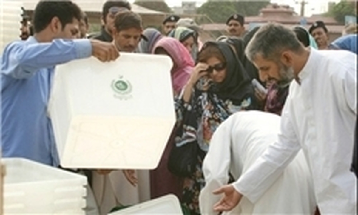 رای گیری در پاکستان آغاز شد
