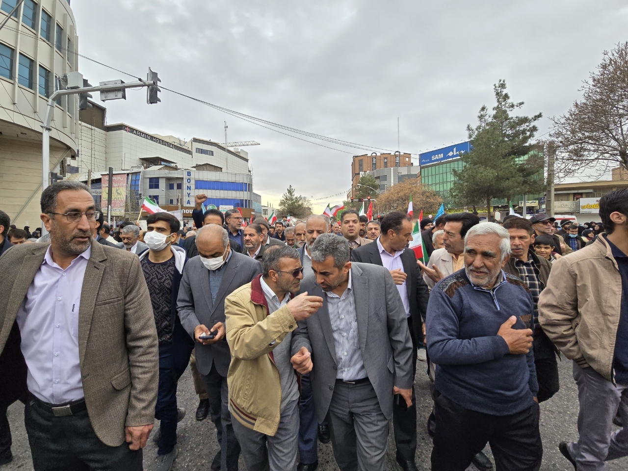 خروش مردم کرمان در راهپیمایی سراسری ۲۲ بهمن خروش مردم کرمان در راهپیمایی سراسری ۲۲ بهمن