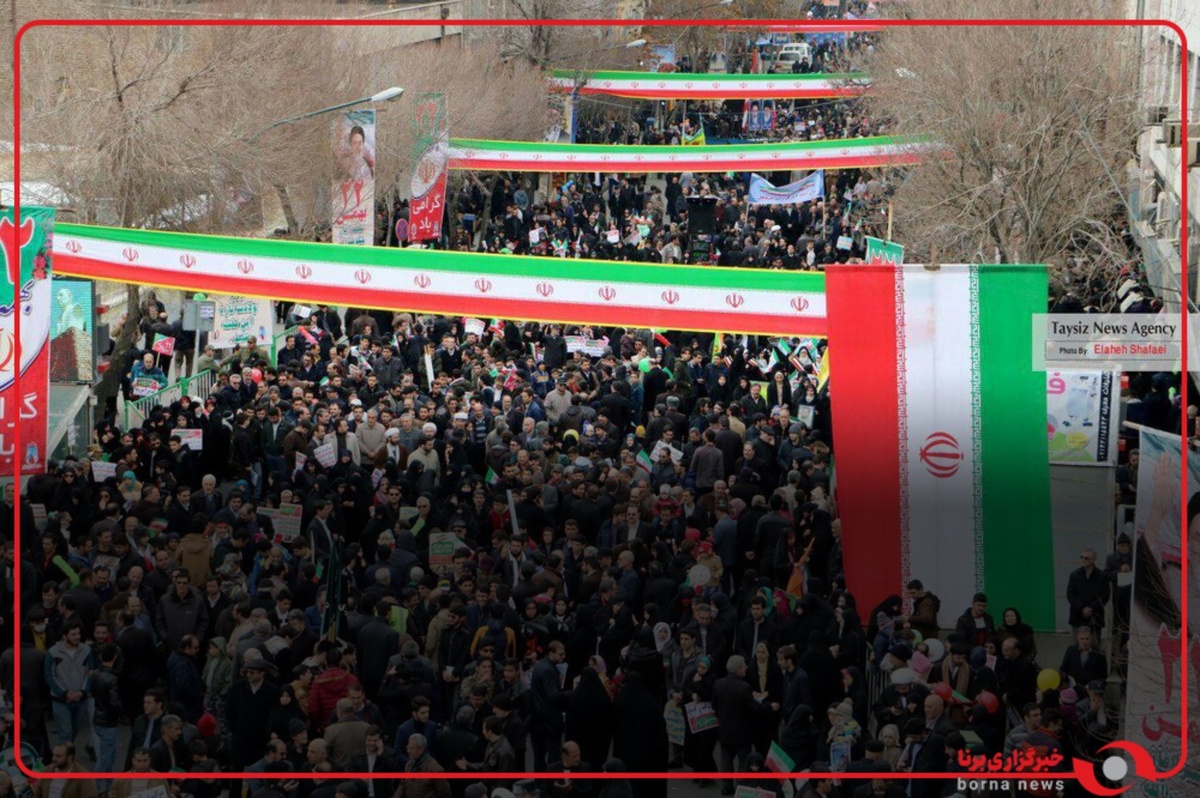 سیل جمعیت مردم #قم در راهپیمایی یوم الله ۲۲ بهمن ادامه دارد