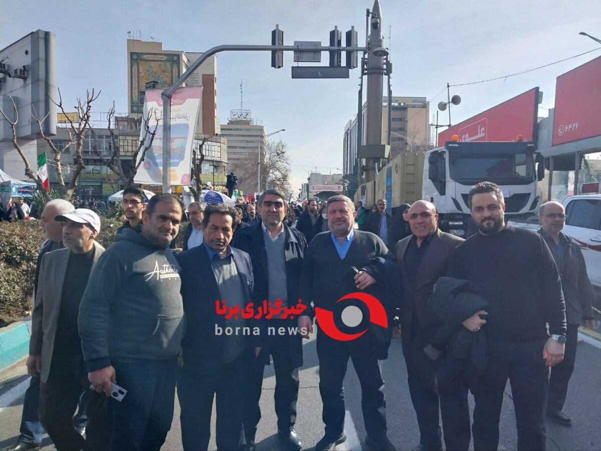 حضور دبیرکل و اعضای حزب اعتماد ملی در راهپیمایی ۲۲ بهمن