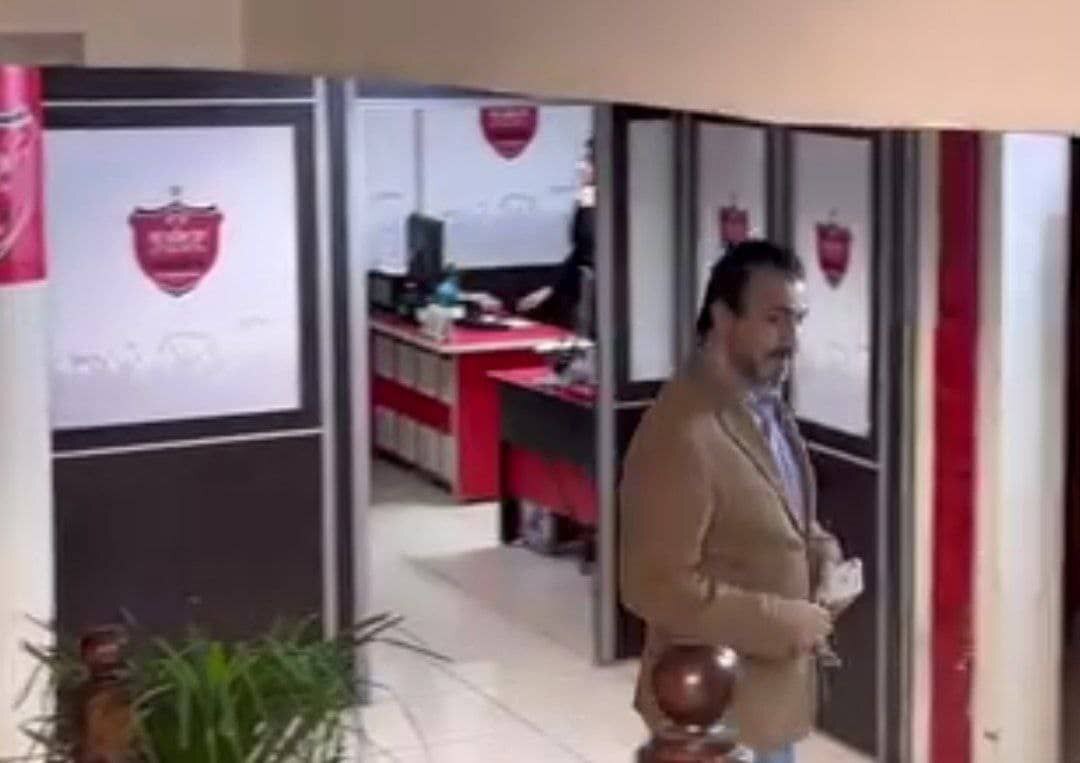 حضور مدیربرنامه بازیکن استقلالی در باشگاه پرسپولیس