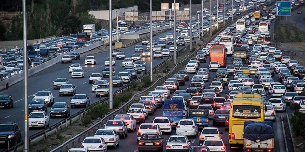 ترافیک در بزرگراه ها و معابر مرکز شهر تهران