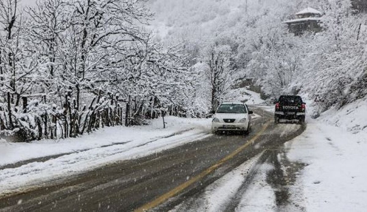 بارش برف و باران امروز در جاده‌های ۲۲ استان