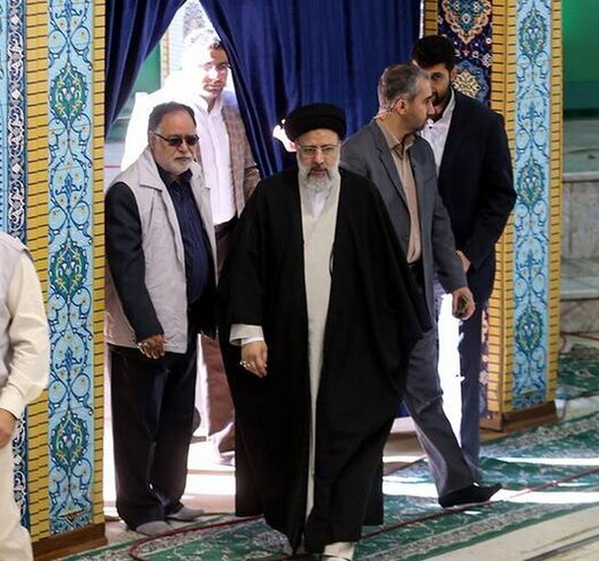 رئیسی در نماز جمعه تهران حضور یافت