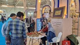 استقبال از هنر سوزن دوزی های الحاقی هنرمند قزوینی در نمایشگاه گردشگری تهران 