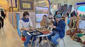 استقبال از هنر سوزن دوزی های الحاقی هنرمند قزوینی در نمایشگاه گردشگری تهران 