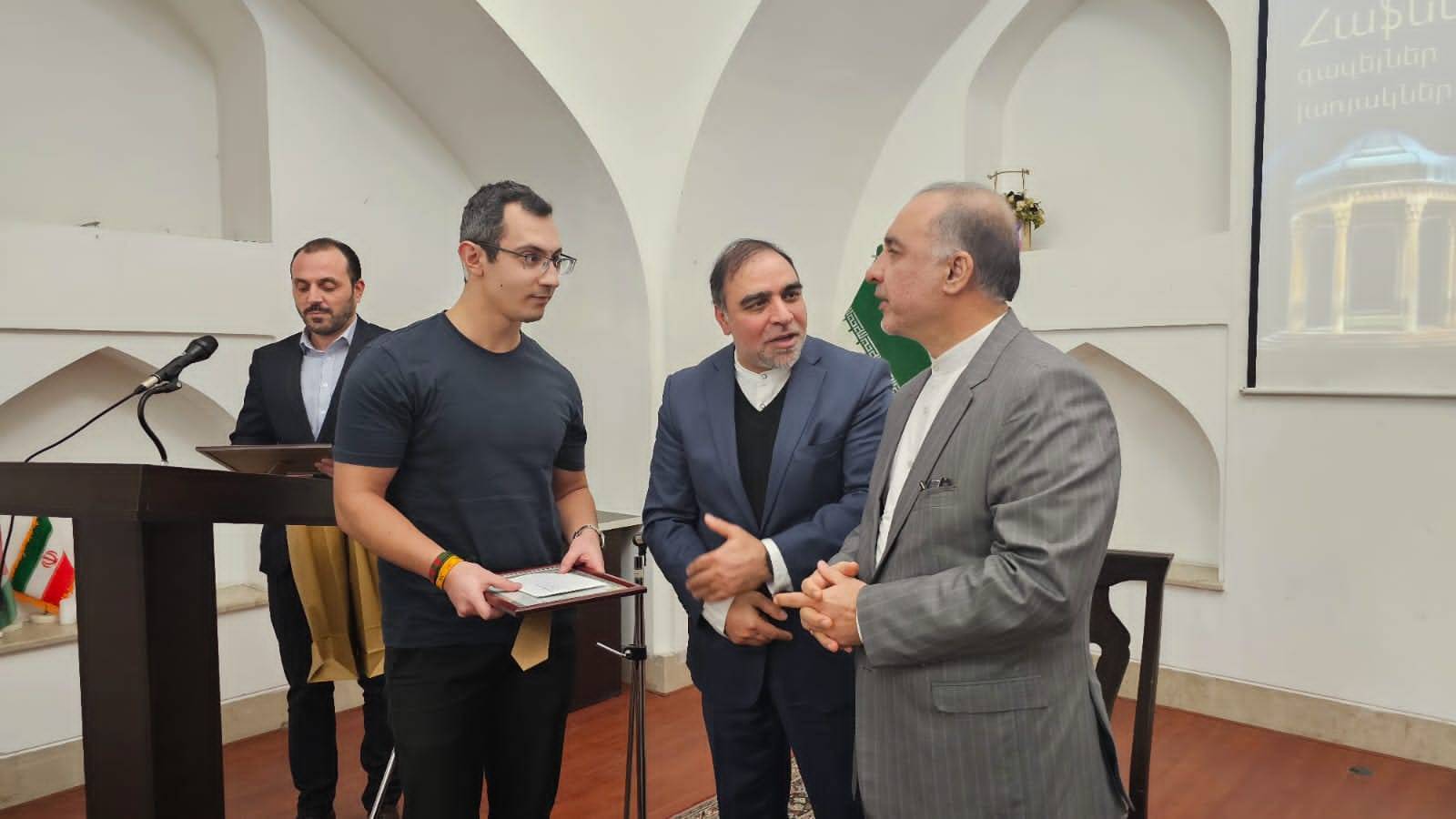 دیوان حافظ به زبان ارمنی ترجمه و در ایروان رونمایی شد 