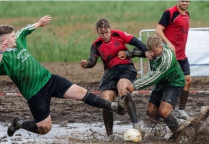 ابراز آمادگی ۱۰۰ تیم برای شرکت در جام جهانی فوتبال در گل و لای! ابراز آمادگی ۱۰۰ تیم برای شرکت در جام جهانی فوتبال در گل و لای!