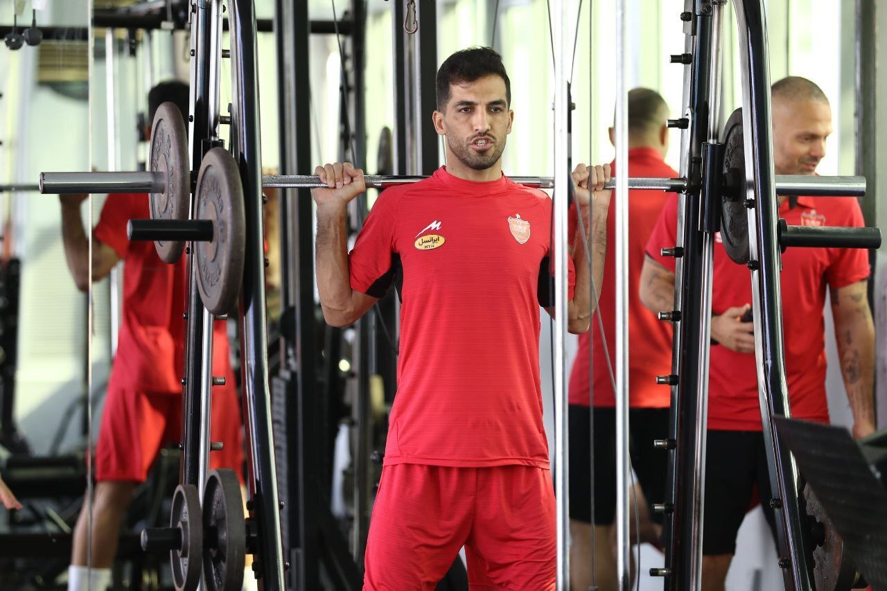 تمرین گرم پرسپولیسیها با آهن سرد+ تصاویر تمرین گرم پرسپولیسیها با آهن سرد+ تصاویر