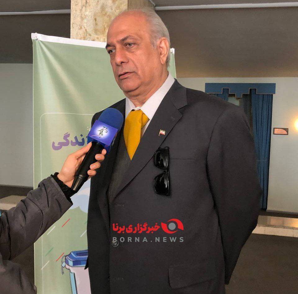 حضور هنرمندان پای صندوق‌های رای/ وزیر ارشاد: تالار وحدت امروز نمایش وحدت روشنفکران ایرانی شده است