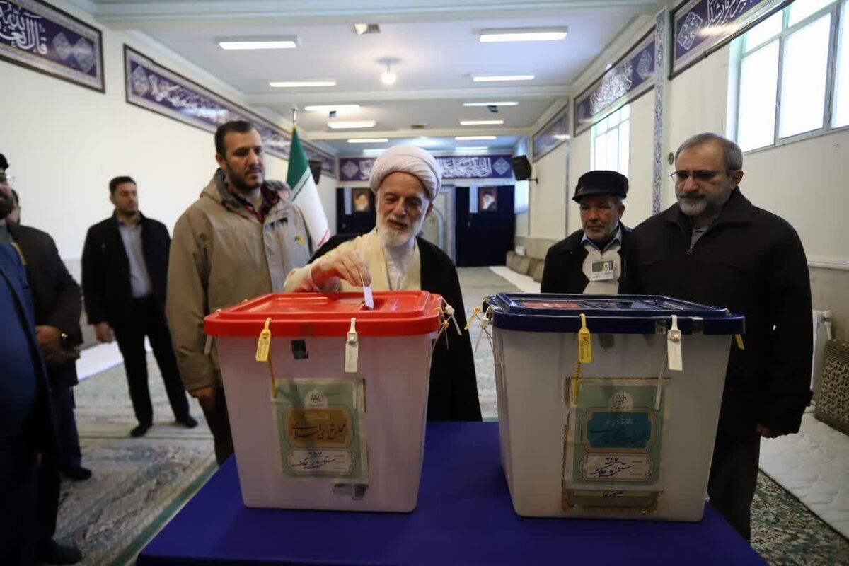 امام جمعه اراک: حضور در انتخابات عاملی برای خنثی‌سازی توطئه‌های دشمنان است