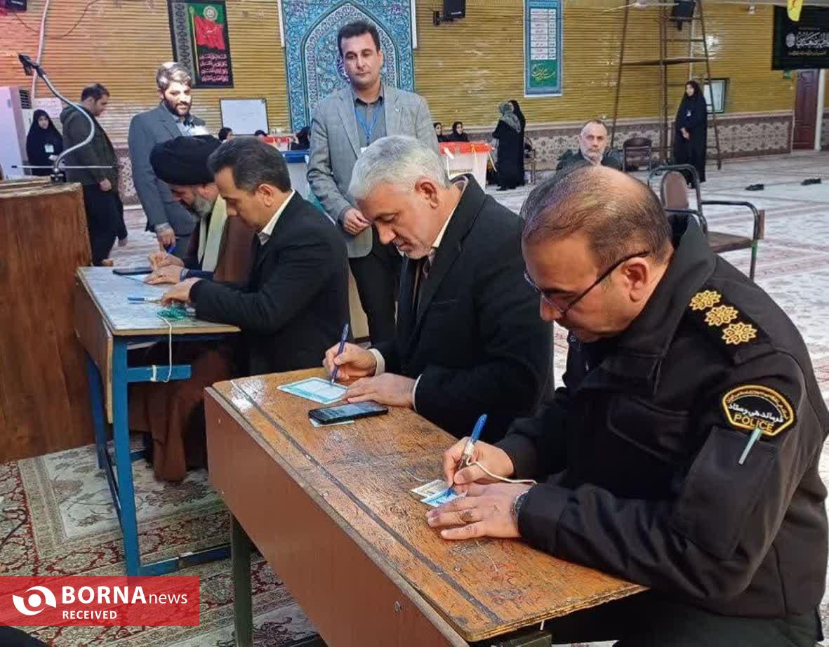 حضور پرشور مردم شهرستان های رباط کریم و بهارستان در انتخابات 1402 حضور پرشور مردم شهرستان های رباط کریم و بهارستان در انتخابات 1402