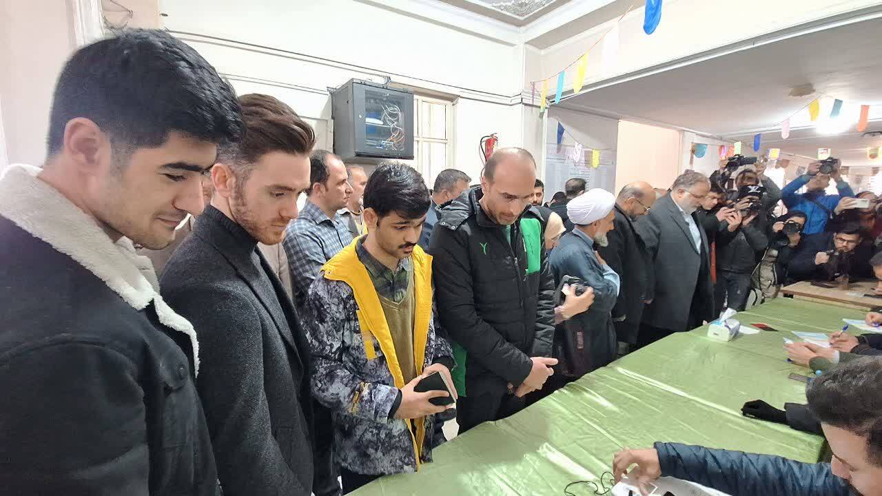 آینده کشور در گرو حضور آحاد مردم در انتخابات است