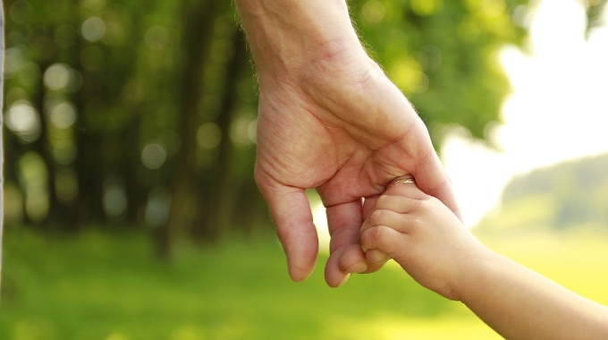 طبق قوانین جدید حضانت فرزندان بعد از طلاق با کیست؟