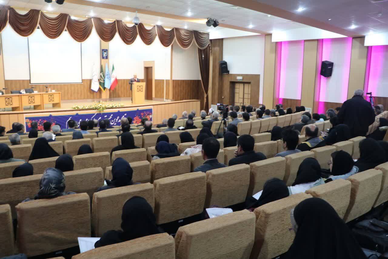 خودکفایی در محصولات راهبردی نیازمند دانش و فن آوری است خودکفایی در محصولات راهبردی نیازمند دانش و فن آوری است