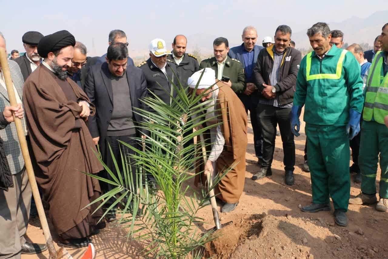 موضوع کاشت و حفاظت از درختان وظیفه عمومی و همگانی می باشد