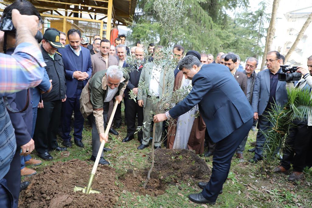 استاندار گیلان: وظیفه همه جلوگیری از دست اندازی به طبیعت است