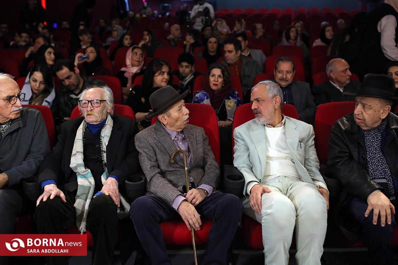 علی نصیریان: عاشق بازیگری و ارتباط انسانی با تماشاگرم