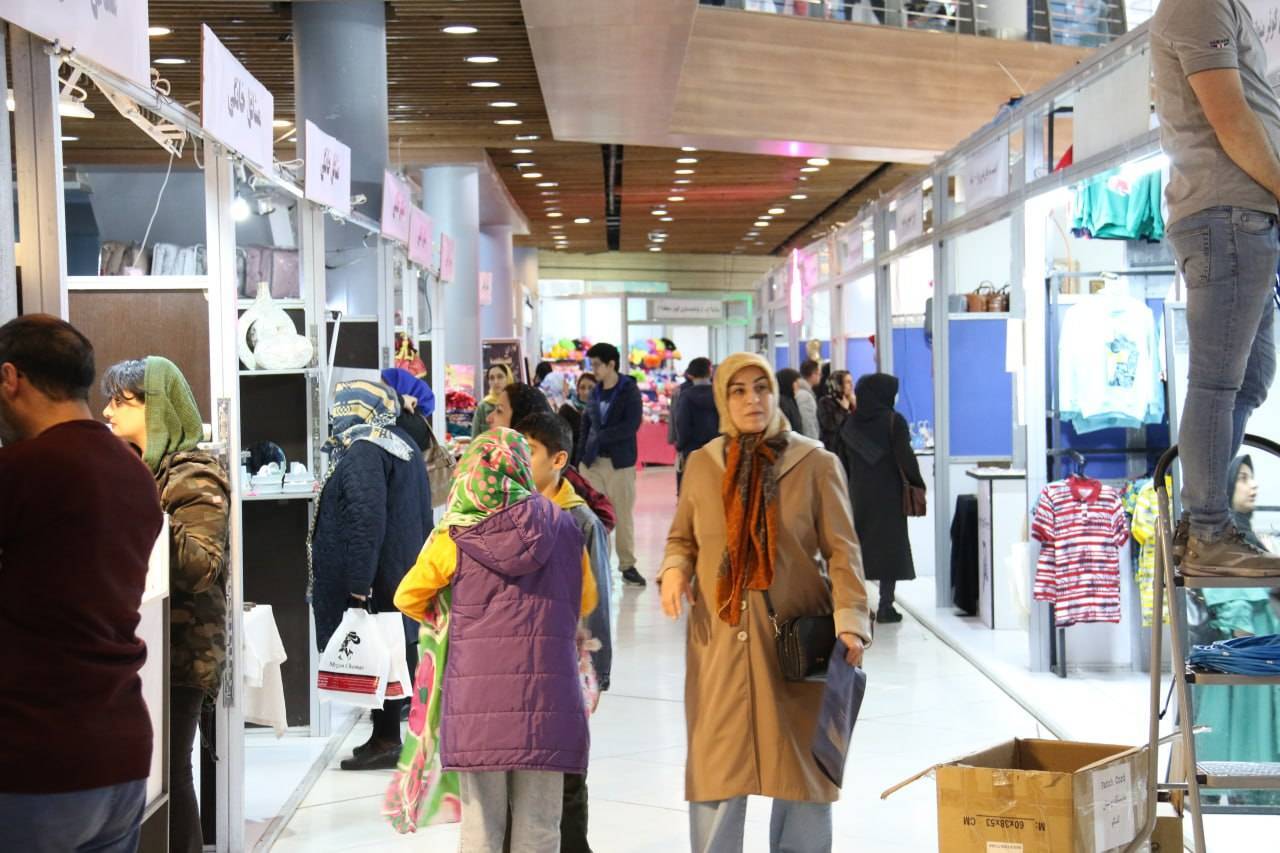 استقبال گسترده خانواده ها از تخفیف ۳۰ درصدی ۱۸۷ غرفه بیستمین نمایشگاه زنان و تولید ملی