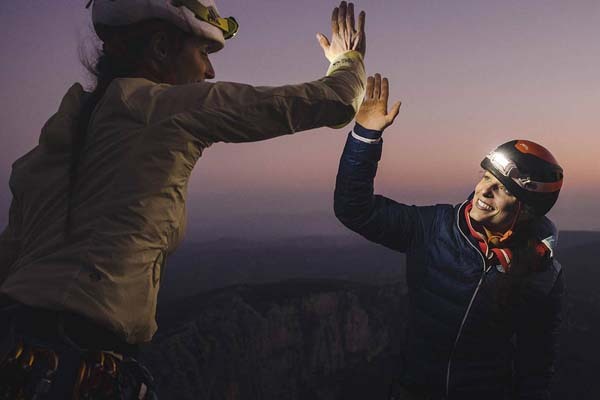 لیست جامع تجهیزات و وسایل کوهنوردی مبتدی؛ تجهیزات کوهنوردی چیست؟ لیست جامع تجهیزات و وسایل کوهنوردی مبتدی؛ تجهیزات کوهنوردی چیست؟