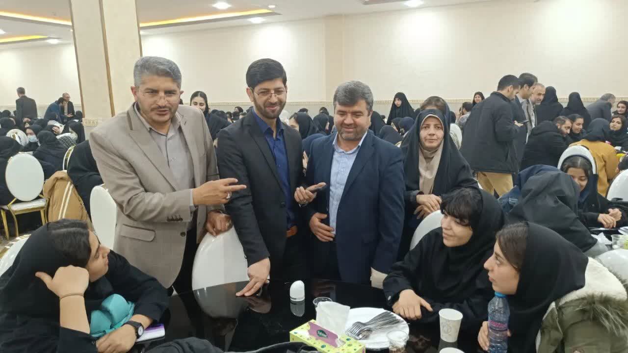 جشن تکلیف سیاسی رأی اولی ها در محمدیه برگزار شد جشن تکلیف سیاسی رأی اولی ها در محمدیه برگزار شد