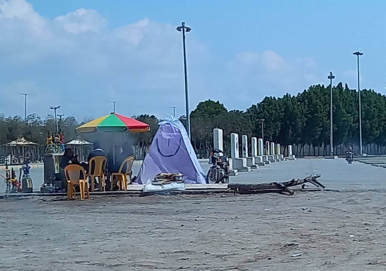 وی.آی.پی ساحلِ دود‌فروشان در بندرعباس؛ساحل بوستان ولایت را آزاد کنید