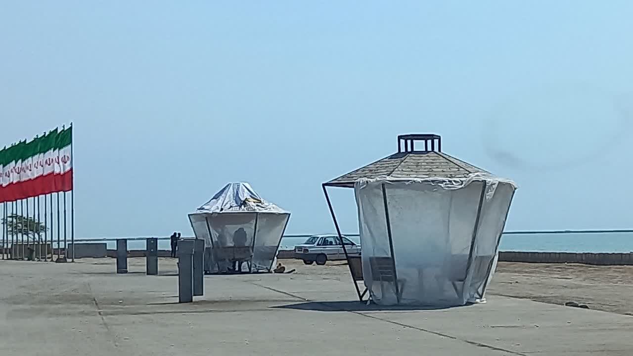 وی.آی.پی ساحلِ دود‌فروشان در بندرعباس؛ساحل بوستان ولایت را آزاد کنید