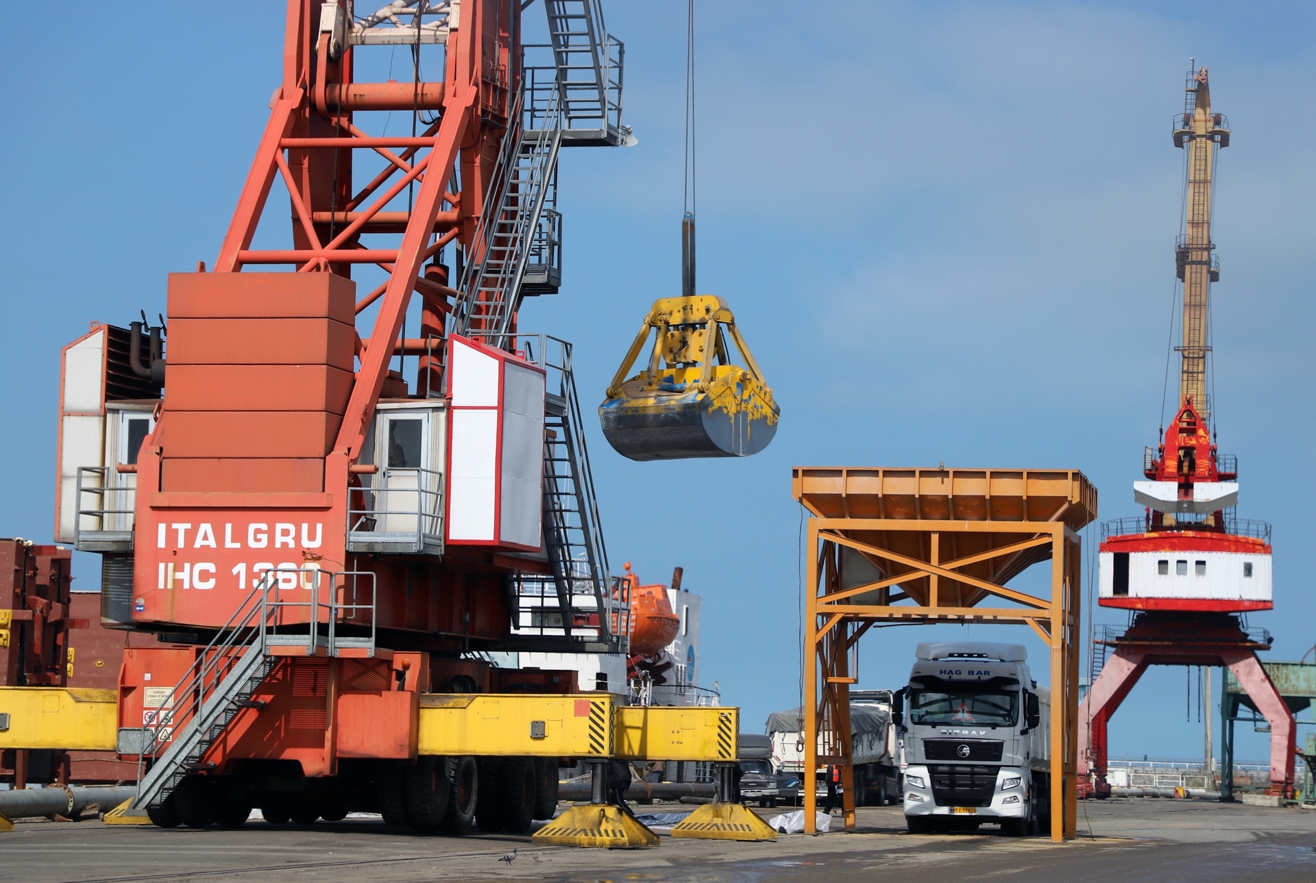 افزایش میزان اشتغال در بندر انزلی با ایجاد کارخانه کشتی سازی افزایش میزان اشتغال در بندر انزلی با ایجاد کارخانه کشتی سازی