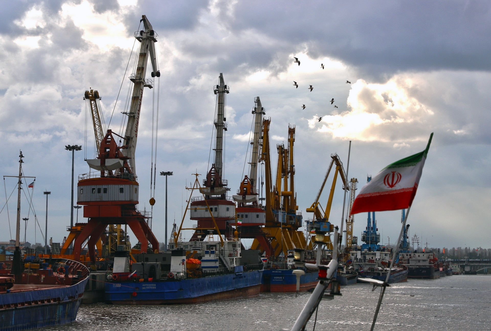 افزایش میزان اشتغال در بندر انزلی با ایجاد کارخانه کشتی سازی افزایش میزان اشتغال در بندر انزلی با ایجاد کارخانه کشتی سازی