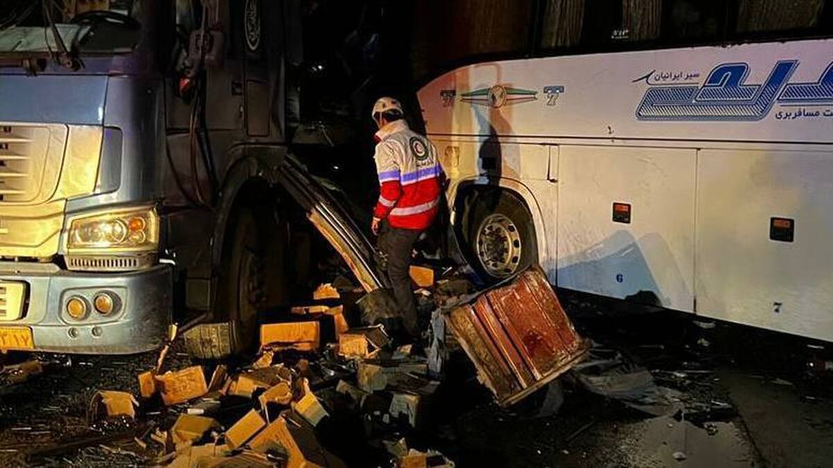 تصادف وحشتناک اتوبوس و تریلی در محور ارومیه به تبریز