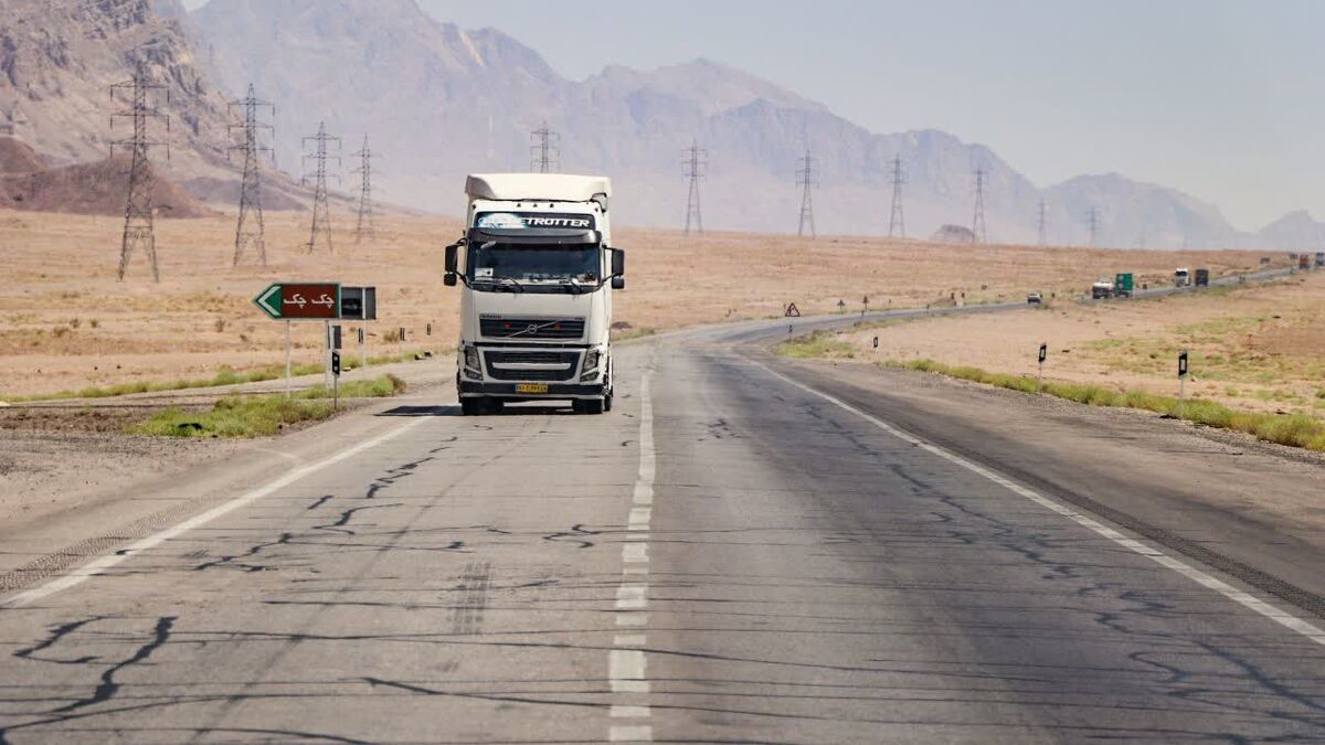 تردد عیدانه خودروهای سنگین در جاده طبس ممنوع شد