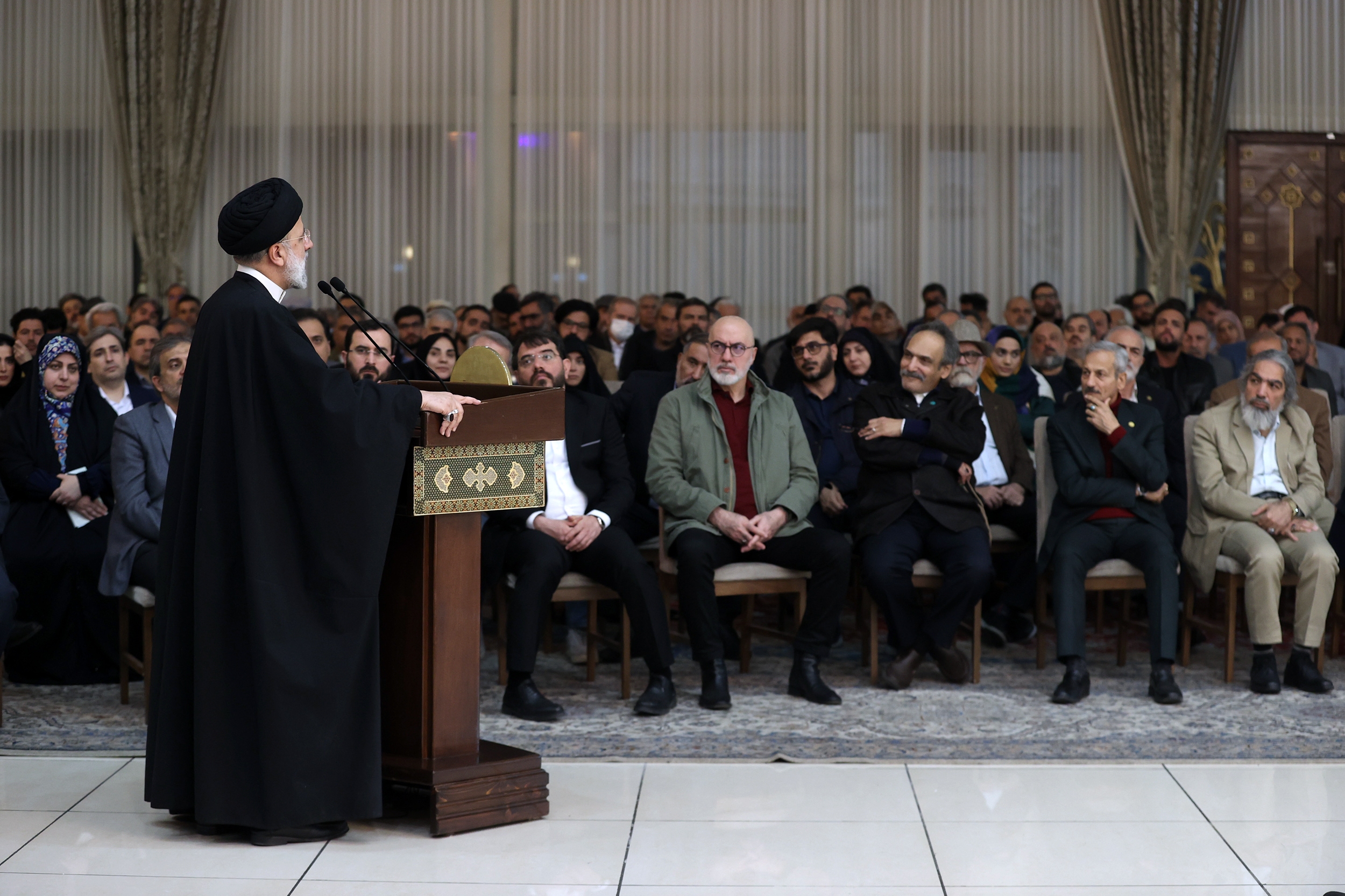 در دیدار رئیس جمهور با هنرمندان چه گذشت؟