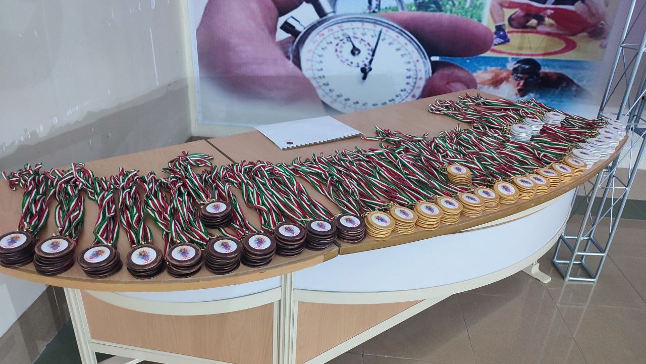 تجلیل از تیم‌ها و نفرات برتر مسابقات ورزشی کارکنان دستگاه‌های اجرایی شهرستان کرمان