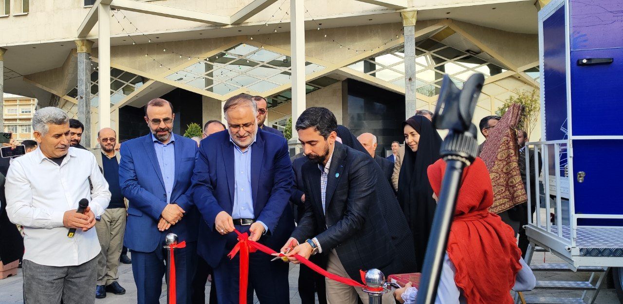 نخستین کتابخانه عمومی سیار سبز کشور در قزوین راه اندازی شد نخستین کتابخانه عمومی سیار سبز کشور در قزوین راه اندازی شد