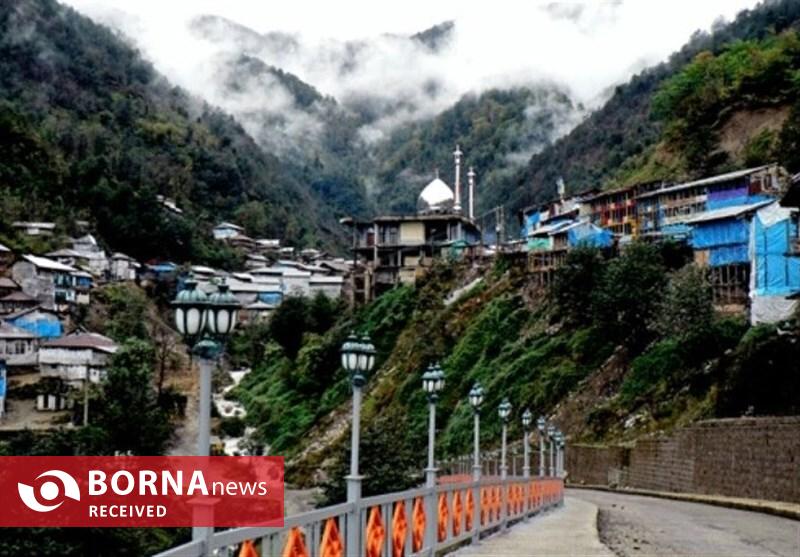 مقبرهای بر بلندای کوههای سرسبز گیلان مقبرهای بر بلندای کوههای سرسبز گیلان