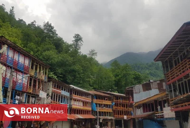 مقبرهای بر بلندای کوههای سرسبز گیلان مقبرهای بر بلندای کوههای سرسبز گیلان