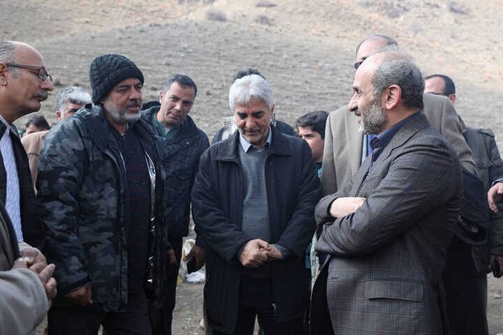 بازدید جبلی از پشت صحنه سه سریال/ «نون خ» با یک مینی‌بوس ایران را می‌گردد