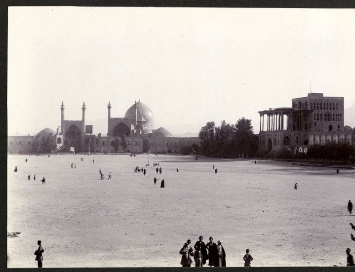 عکسی از میدان نقش جهان اصفهان در ۱۰۰ سال قبل